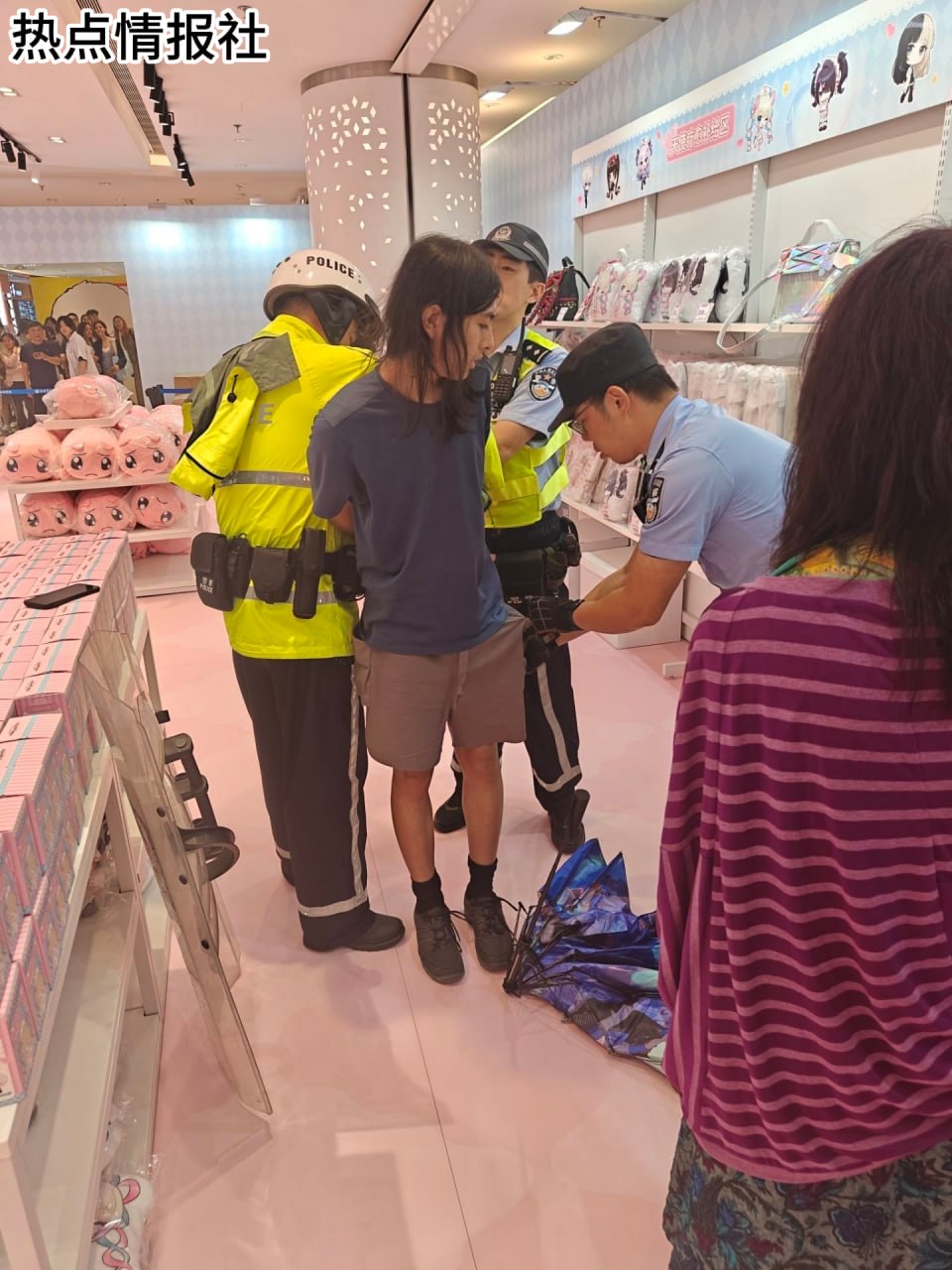 上海“超天酱”快闪店冲突 因怀疑偷拍致人被捅伤 《主播女孩重度依赖》（NEEDY GIRL OVERDOSE）是一款以角色“超天酱”为核