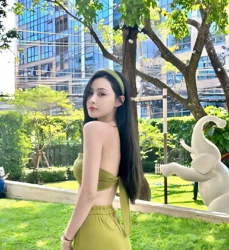 内娱演员 张颖颖 怒撕前任汪小菲 婚内出轨玩裸聊 渣男劣习被全盘曝光 内娱又一轮感情撕逼登上头版!演员张颖颖深夜发文,实名开撕汪小菲,指